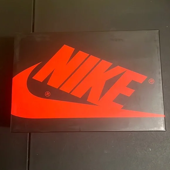 BRAND NEW MENS RETRO JORDAN 1s SIZE 7Y NWT - Picture 2 of 12